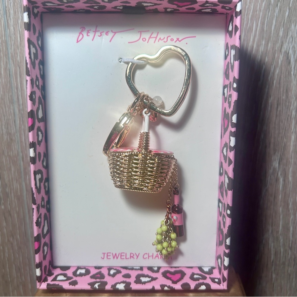 Betsey Johnson Picnic Basket Bag Charm Keychain Wine Grapes NWT - Picture 2 of 7